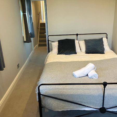 Apartament Splendid 2 Bed Flat With Private Terrace In Wimbledon - 2 The Queens Londyn Zewnętrze zdjęcie