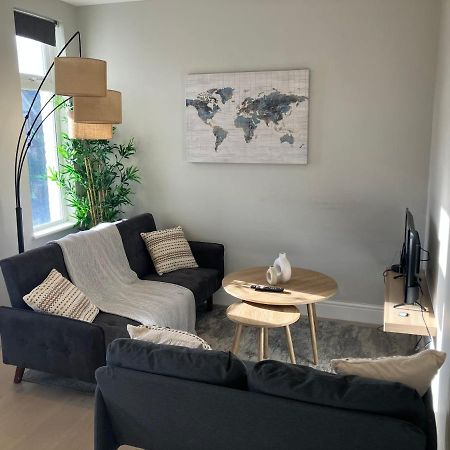 Apartament Splendid 2 Bed Flat With Private Terrace In Wimbledon - 2 The Queens Londyn Zewnętrze zdjęcie