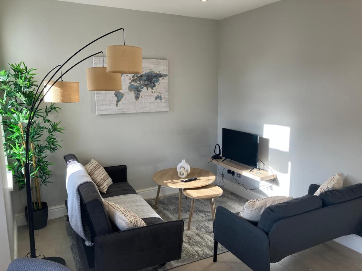 Apartament Splendid 2 Bed Flat With Private Terrace In Wimbledon - 2 The Queens Londyn Zewnętrze zdjęcie