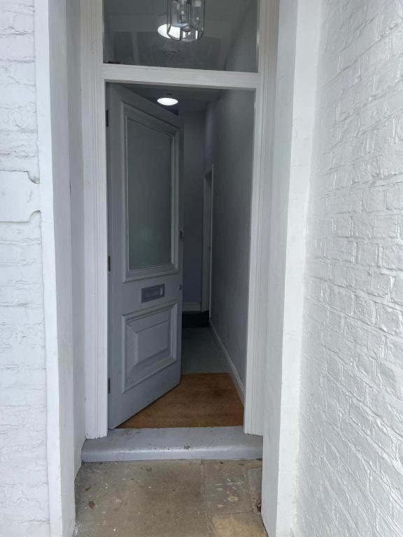 Apartament Splendid 2 Bed Flat With Private Terrace In Wimbledon - 2 The Queens Londyn Zewnętrze zdjęcie