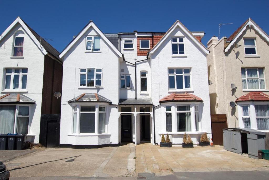 Apartament Splendid 2 Bed Flat With Private Terrace In Wimbledon - 2 The Queens Londyn Zewnętrze zdjęcie