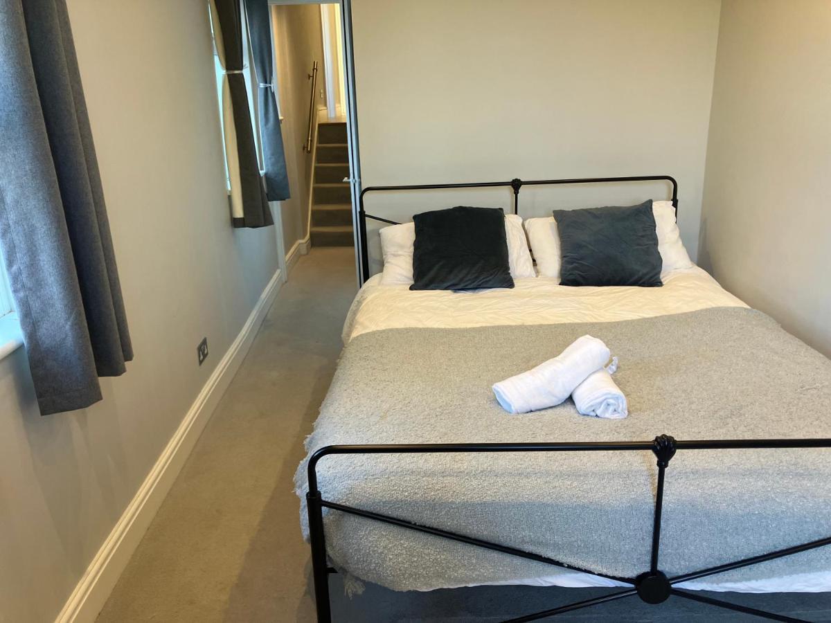 Apartament Splendid 2 Bed Flat With Private Terrace In Wimbledon - 2 The Queens Londyn Zewnętrze zdjęcie