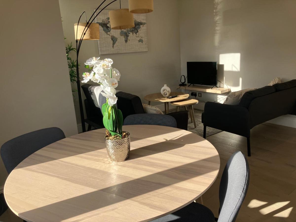 Apartament Splendid 2 Bed Flat With Private Terrace In Wimbledon - 2 The Queens Londyn Zewnętrze zdjęcie