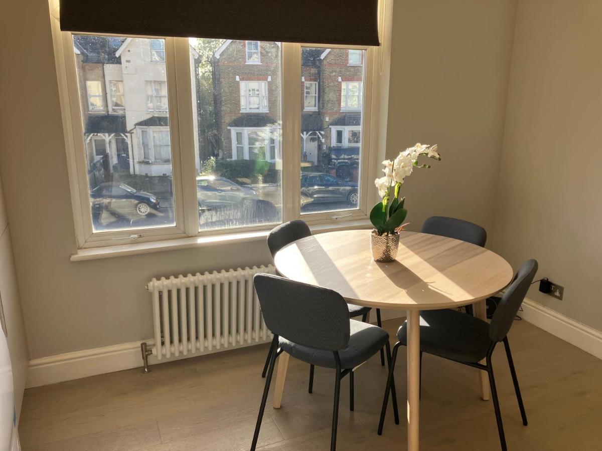 Apartament Splendid 2 Bed Flat With Private Terrace In Wimbledon - 2 The Queens Londyn Zewnętrze zdjęcie