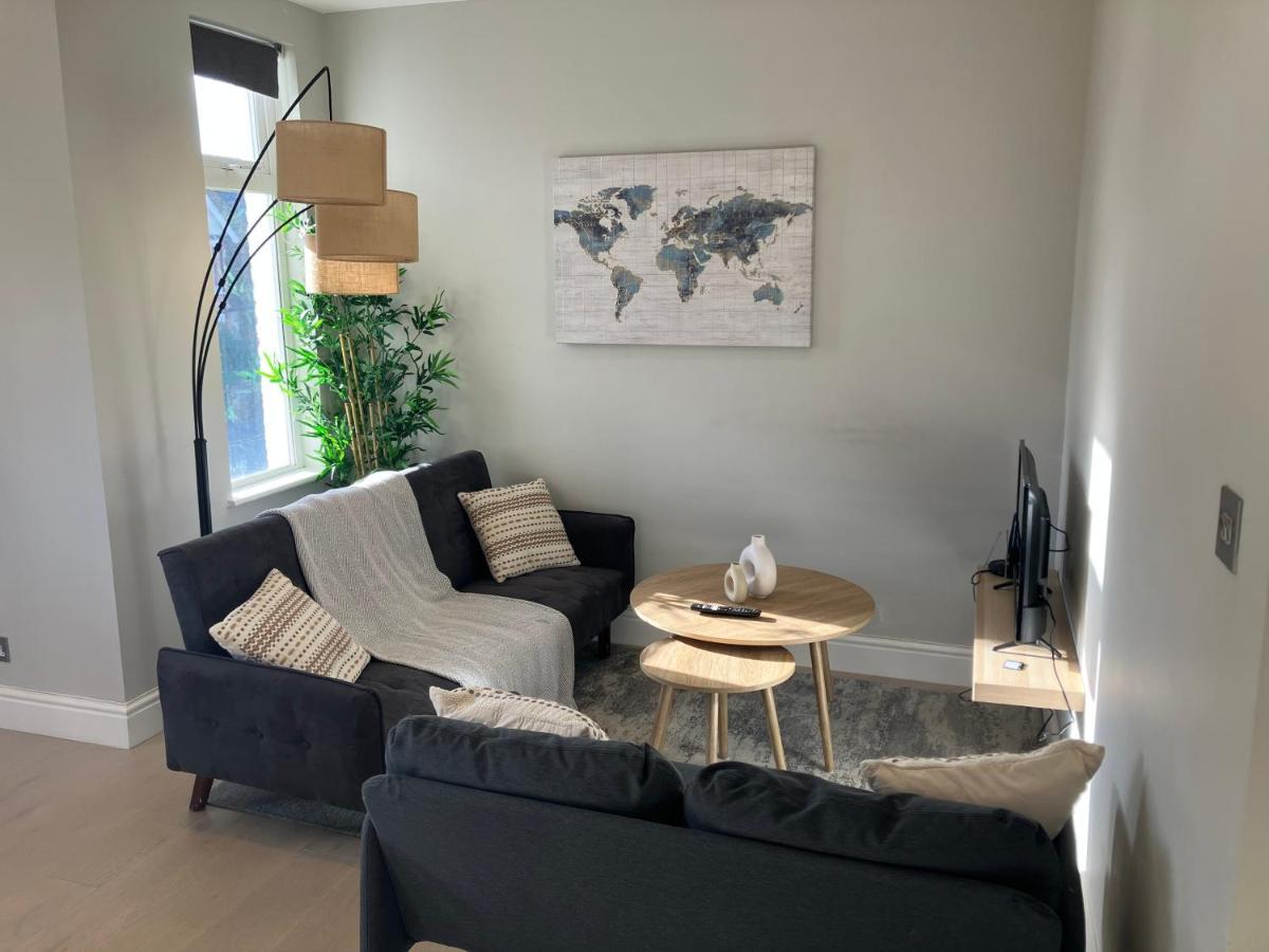 Apartament Splendid 2 Bed Flat With Private Terrace In Wimbledon - 2 The Queens Londyn Zewnętrze zdjęcie
