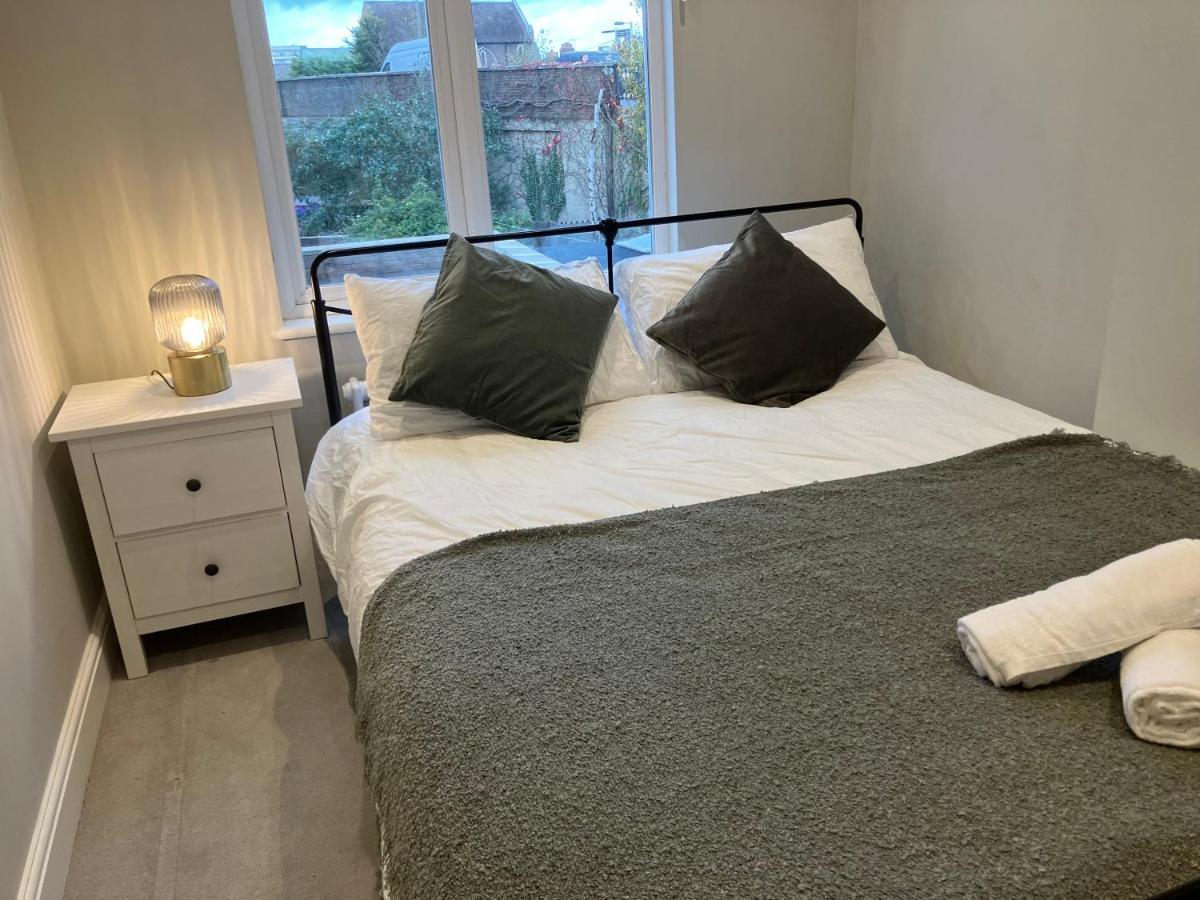 Apartament Splendid 2 Bed Flat With Private Terrace In Wimbledon - 2 The Queens Londyn Zewnętrze zdjęcie